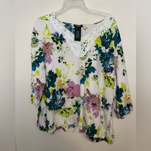 Premise Floral Tee with lace neckline detail size XL
